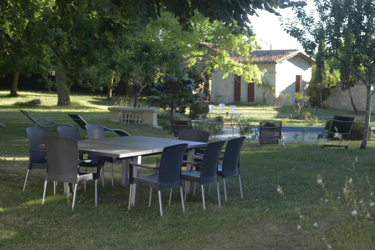 Chateau Rosemont: Family Estate with Pool & Tennis in Médoc Labarde Exterior photo