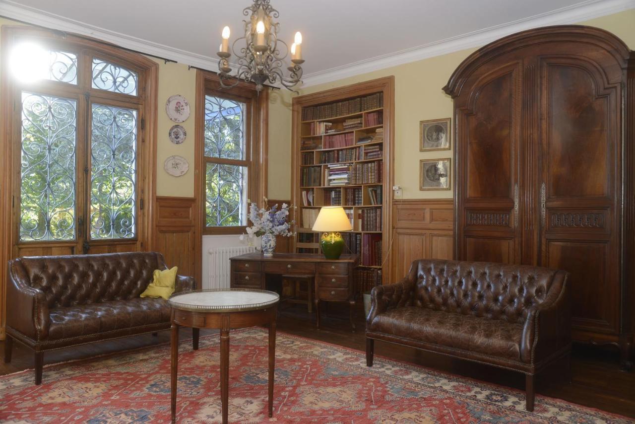 Chateau Rosemont: Family Estate with Pool & Tennis in Médoc Labarde Exterior photo