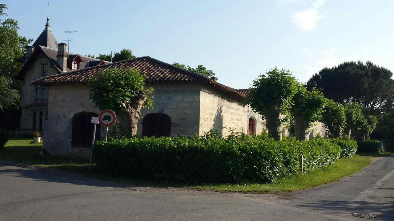 Chateau Rosemont: Family Estate with Pool & Tennis in Médoc Labarde Exterior photo